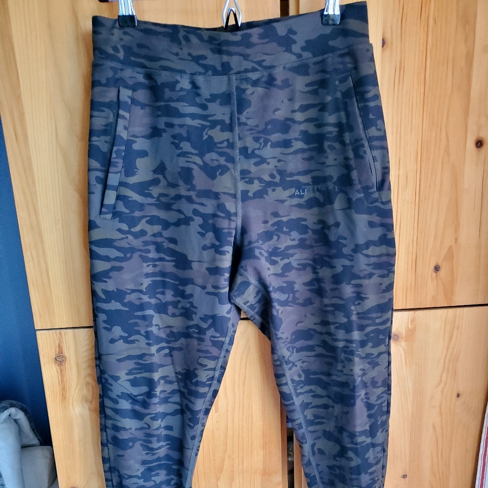 Alphalete Women's Green Camo Joggers in size Small